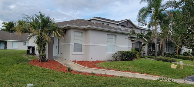 2 Bedroom 2 bath house and three community pools in Orlando