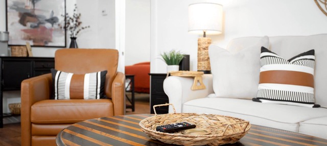 2 BR/1BA/IMMACULATE/DOWNTOWN. HIIKE THE CANYON. PETS WELCOME with SMALL FEE. in Canyon