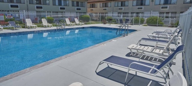 2 Budget Cape Cod Rooms – Relaxed Setting Close to the Beach & Local Attractions in Falmouth