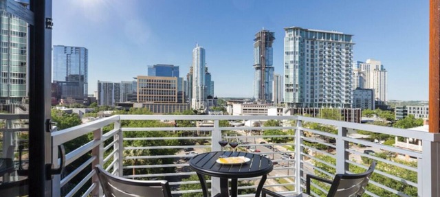 2BD/Austin - Full Kitchen, W/D, Balcony, Fire Pit! in Austin