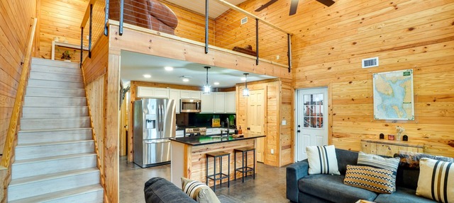 3 Mi to Lake Harney: Home on 6 Acres w/Fire Pit in Geneva