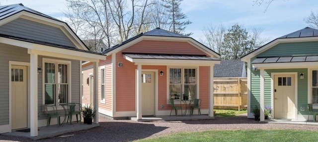 3 New Cottages Near Beaches — Sleeps 12 in Burlington