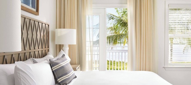 3BR Units with Poolside Bar & Onsite Pools for Family Fun, Onsite Parking in Key West