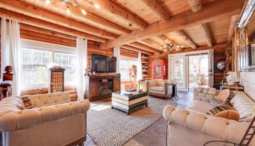 < 4 Mi to Boat Ramp & Mickler Beach: Unique Cabin in Ponte Vedra Beach