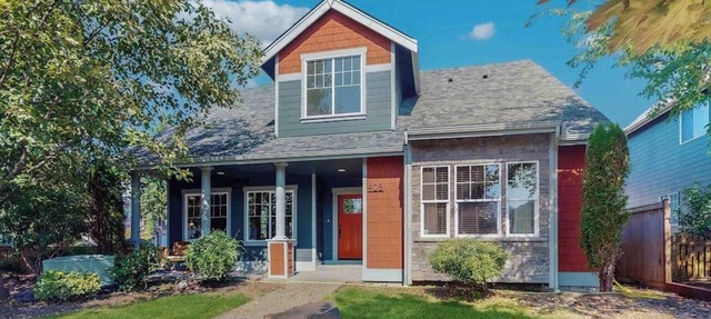 4BR Enumclaw home-AC-grill-fireplace-walk to town in Enumclaw