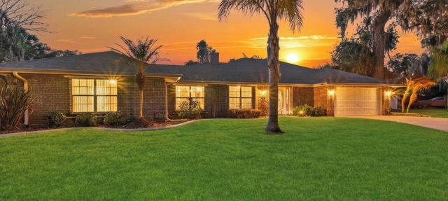 4BR Mango Tree House. Private Pool. Minutes to New Smyrna Beach & Dinning in Edgewater