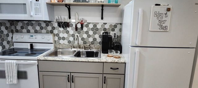 4th St Studio- Weekly/Monthly Discounts! Travelers and Contractors Welcome! in Mount Vernon