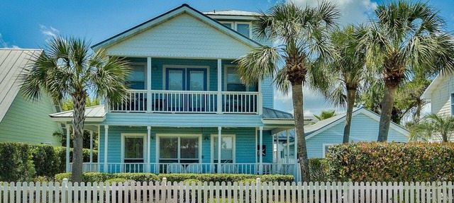 5 bdrm, 4 bath - Private Pool, Outdoor Lounge and Dining Area - 4 King Beds! in Destin
