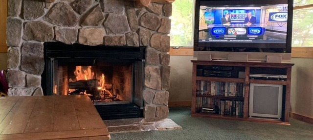 6 bedroom Lake Home, w Private 160' lake front-sleeps 8-10 in the winter months in Hackensack