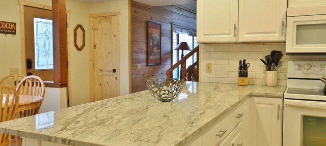 8 Leisure - Light & Bright Home, Hot Tub, Quiet Area Close to SHARC + Passes Included in Sunriver