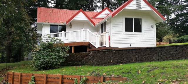 A River Cottage for Every Season in Mapleton