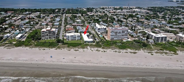 Affordable 2BR Main floor unit RIGHT ON THE BEACH! 1 King & 2 Queen Beds! in Cocoa Beach