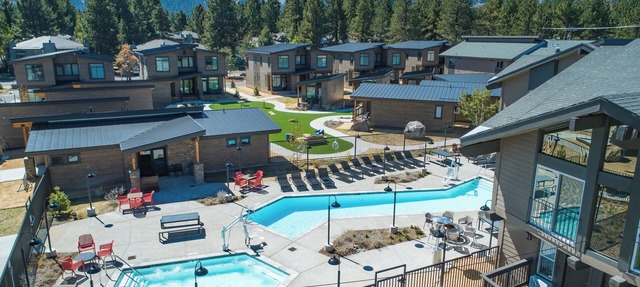 Alpine Room with Private Parking, Steps from Mammoth Mountain & Ski Trails in Mammoth Lakes