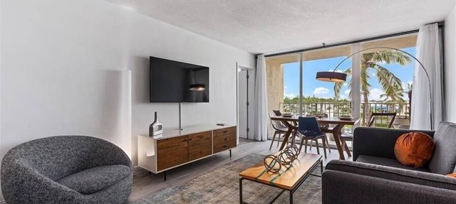 Beach Condo/High-End Finishes/Island Beach Resort/No Cleaning Fee/Condo 316 in Jensen Beach