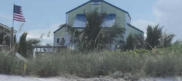 Beachfront/Riverfront - 2 living areas, Flexible 3 Bedroom 3 Bath in Vero Beach