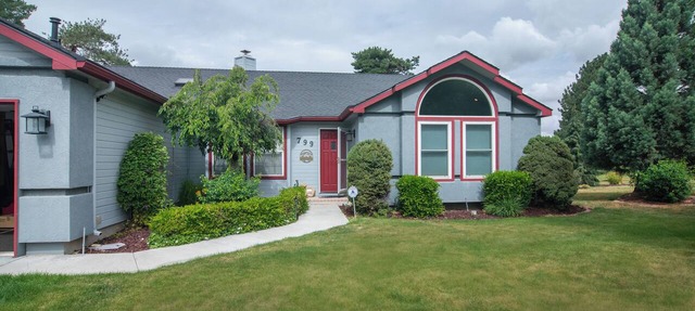 Beautiful Golf Course Getaway in Charming Eagle, ID! in Eagle