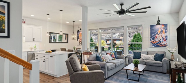 Beautifully Updated Crescent Bar Condo FREE GOLF in Quincy
