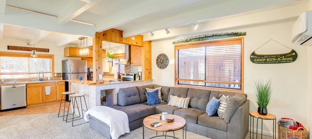 Bend Home w/Fire Pit, 4 Mi to High Desert Museum! in Bend