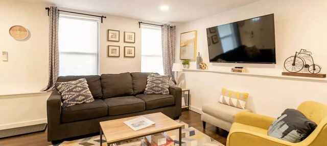 Bright, Stylish Garden Apartment minutes to NYC in Jersey City