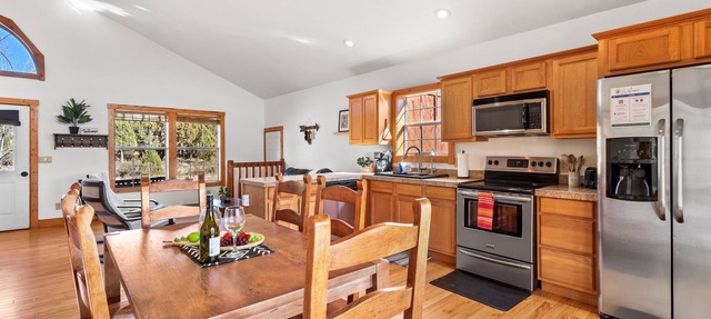 Broken Arrow Abode in Overgaard