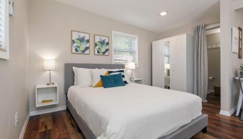 Bungalow near Universal, Disney, and Downtown Orlando in Orlando