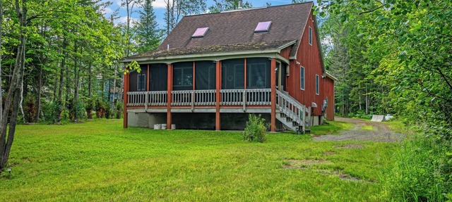 Camp Firefly - Adorable Cottage on Mooselookmeguntic Lake with sandy walk in in Rangeley Plantation