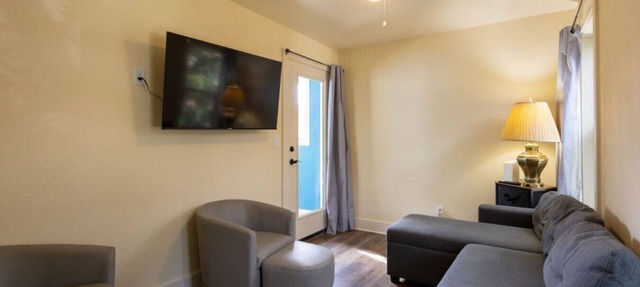 Capistrano 1BR | Private Balcony in Eugene