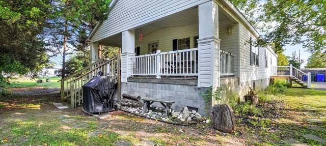 Captain's Cottage- Walking distance to beach, 10 Mins to DE Turf in Frederica