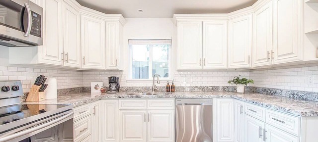 Central District 4BR Farmhouse — Walk to Light Rail, Fenced Backyard, Sleeps 12 in Seattle