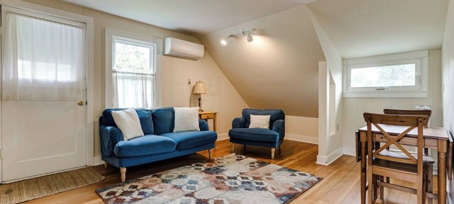 Central Eugene Loft: Walkable, AC, Free Parking in Eugene