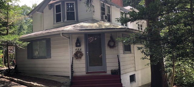 Centrally located Mt Gretna cottage with 3 bedrooms and 2 full baths in Mt Gretna