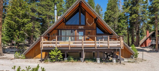 Chalet #2, Charming Ski In/Ski Out Steps to the M in Mammoth Lakes