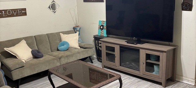 Charming 2-bedroom house with WiFi, in lovely Plainview. Perfect for a family. in Plainview