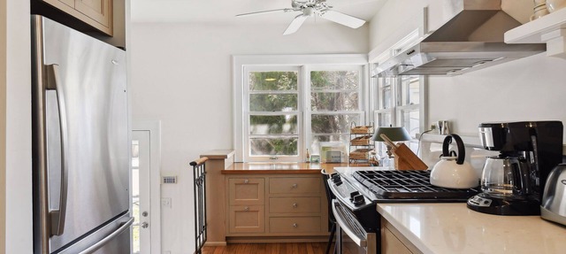 Charming bead-board Cottage in Historic Excelsior on Lake Minnetonka in Excelsior