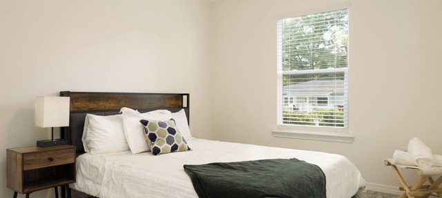 Charming Crestview Stay 4 Bedrooms, Prime Location in Crestview