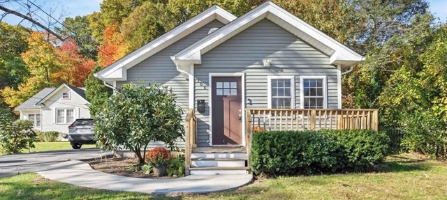 Charming Modern 3-bdrm house. Stroll to Lake Quinsigamond in Worcester in Worcester