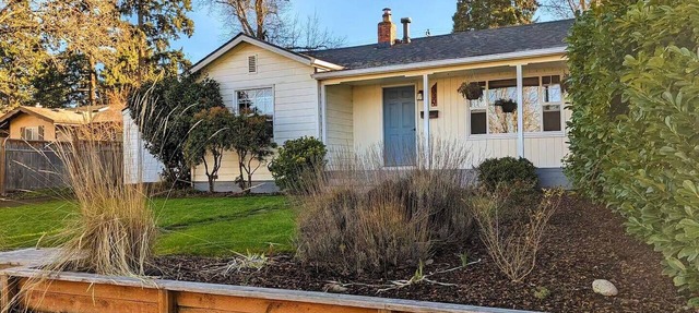 Charming South Eugene home, huge yard! Pet friendly! in Eugene