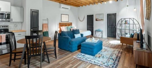 Charming & Spacious Hideaway by Downtown Bryan in Bryan