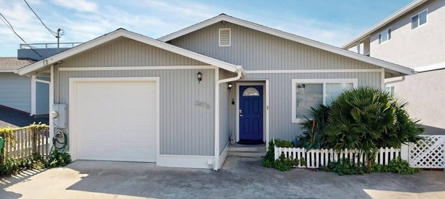 Charming, two-story home with deck, grill, and ocean views in Cayucos