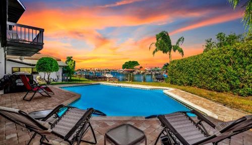 Clearwater Beach Waterfront Modern Villa 4BD 2BIG OPEN LOFT 4BT with Pool Boat Deck Sleep 15 in Clearwater Beach