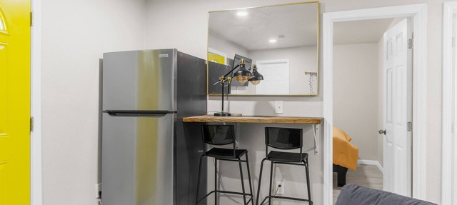 Comfortable Compton 2 Bed APT 1 in Compton