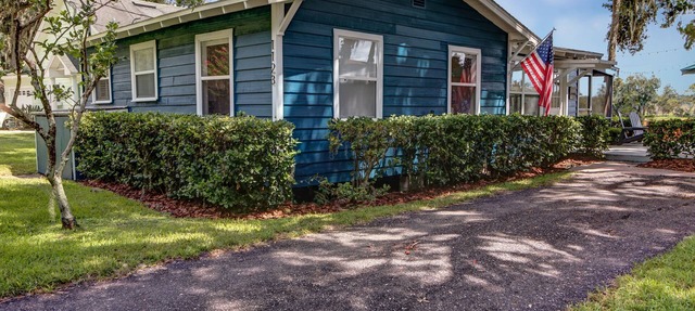 Cottage on the River in Osteen