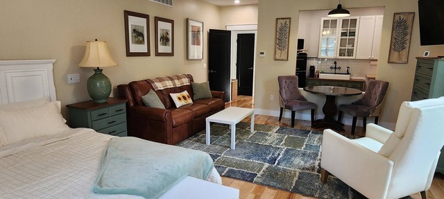 Cozy 1-bedroom apartment with WiFi, AC in enjoyable Newark in Newark
