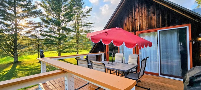 Cozy cabin > Hottub, WiFi, AC. Easy access to outdoors activities year around in Hancock