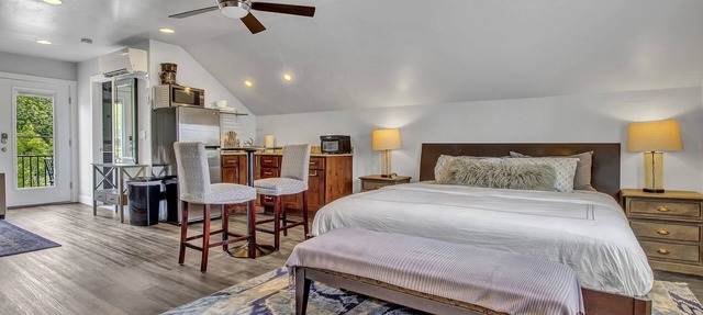 Cozy, classy, and convenient Sugarhouse Studio in Salt Lake City
