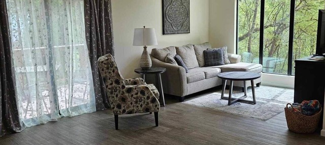 Cozy house with Lake View. Welcome to Grace. in Point Blank