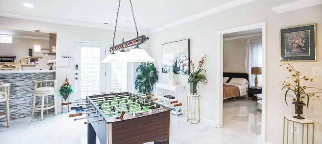 Cozy Lower-Level Retreat 3 Rooms + Pool Table in Silver Spring