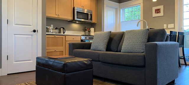 Cozy Private Cottage Near Downtown Portland in Portland