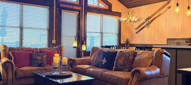 Cozy Ski Chalet, Mountain Views and short walk to base of Deer Valley! in Park City