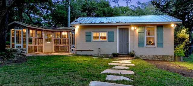 Cozy Studio Cottage - Near Floores Country Store, SeaWorld and Fiesta Texas in Helotes